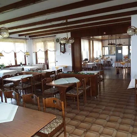 Han/Misafirhane Garni Zum Reinhardswald 3*