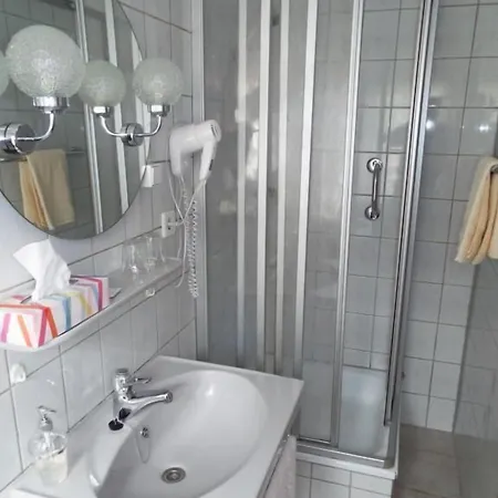 Han/Misafirhane Garni Zum Reinhardswald 3*